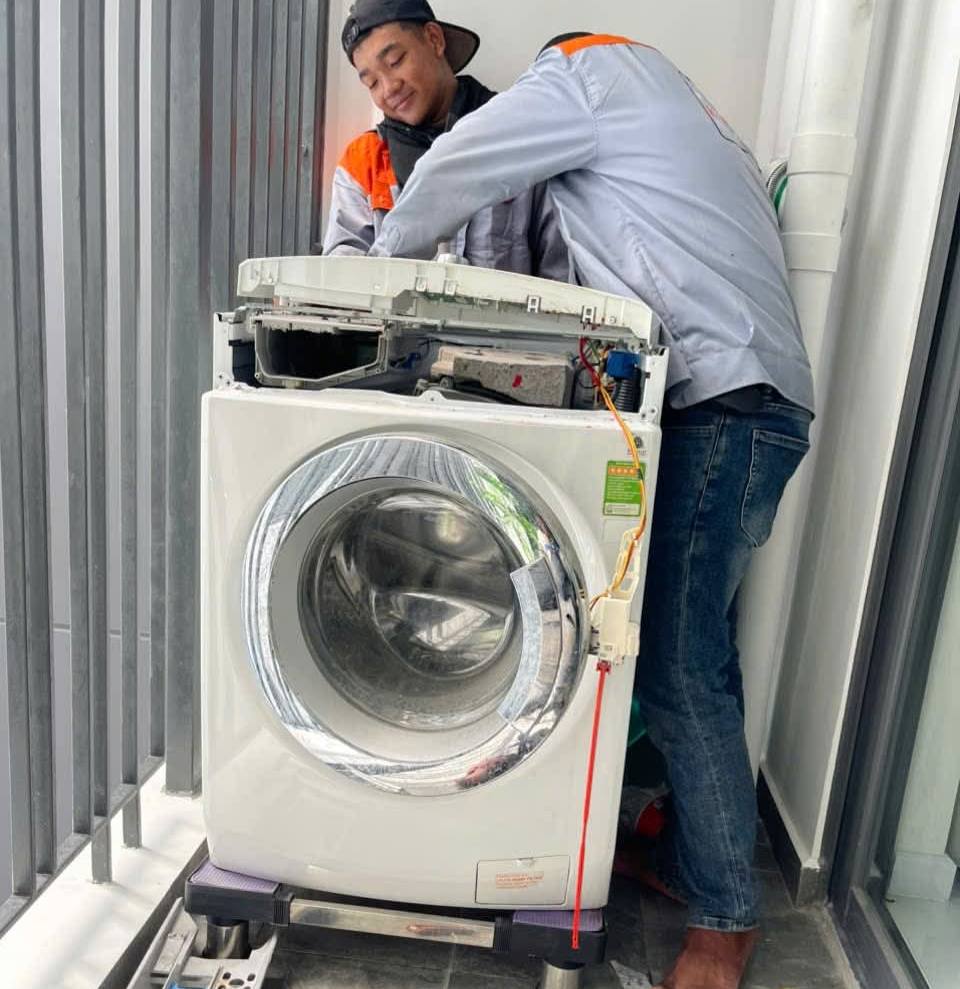 Quy Trình Sửa Chữa Máy Giặt Tại Điện Lạnh Đức Tín Diễn Ra Như Thế Nào?